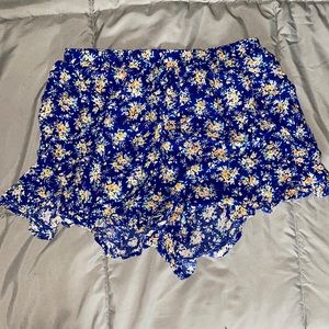 American Eagle medium ruffle shorts like new